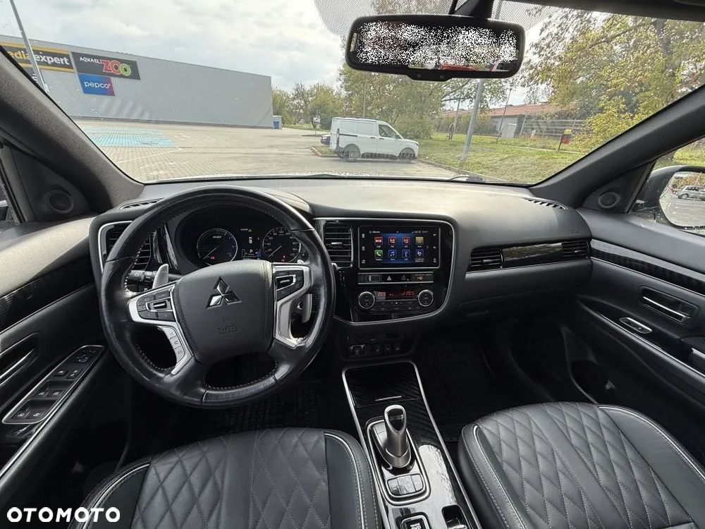 Mitsubishi Outlander - 9
