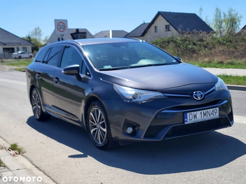Toyota Avensis 2.0 D-4D Premium - 4