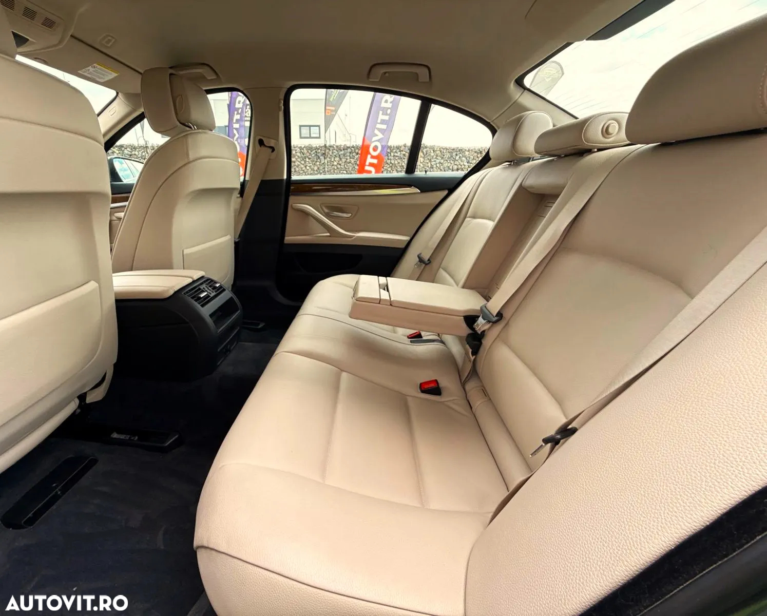 BMW Seria 5 520d - 24