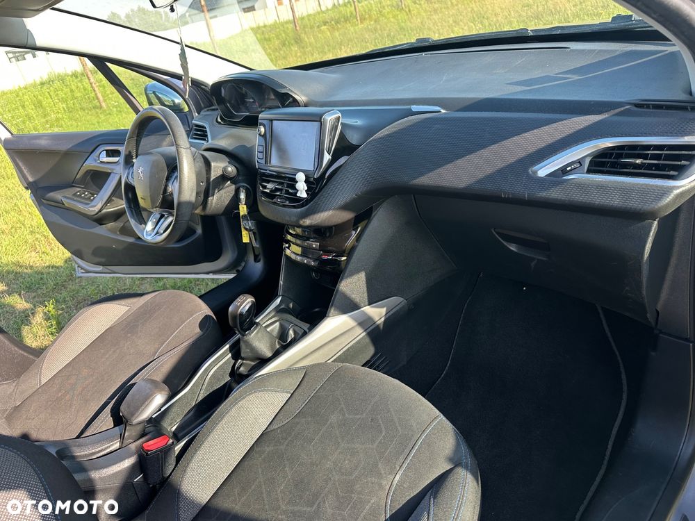 Peugeot 2008 PureTech 82 Allure - 16