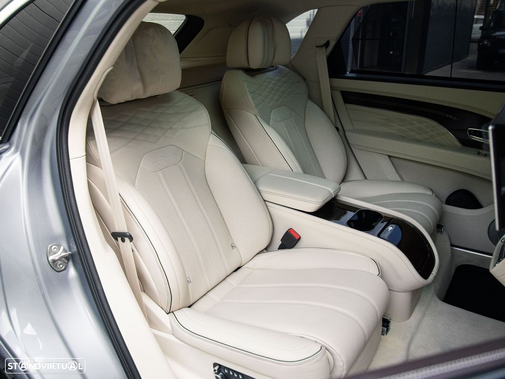 Bentley Bentayga EWB V8 Azure - 28
