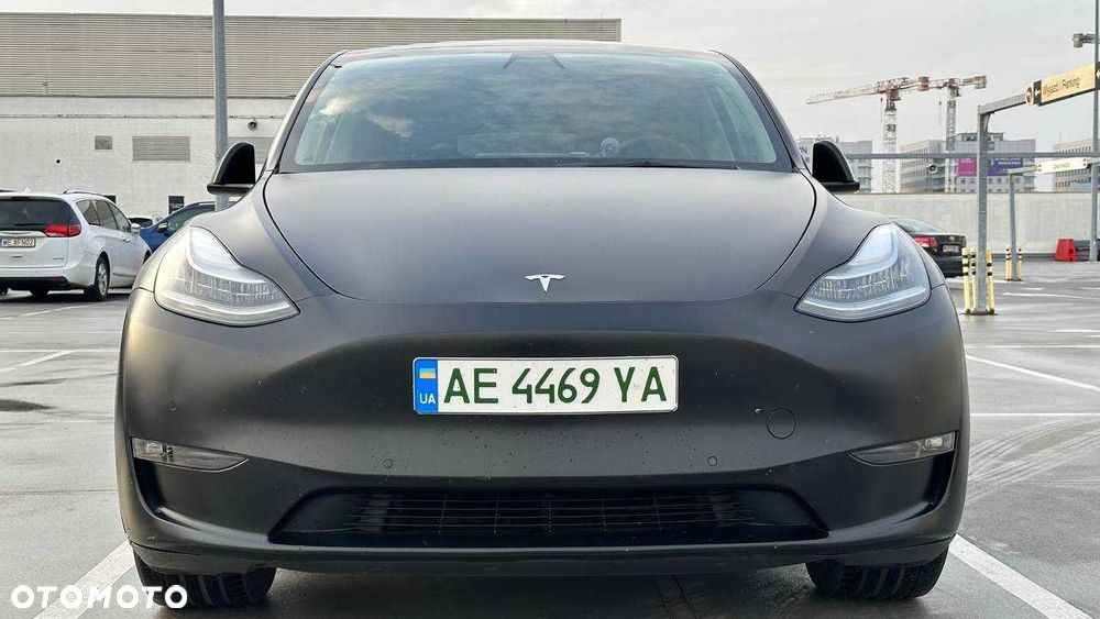 Tesla Model Y - 3