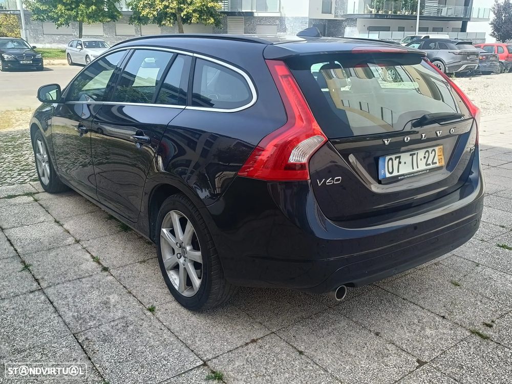 Volvo V60 2.0 D2 Momentum - 4