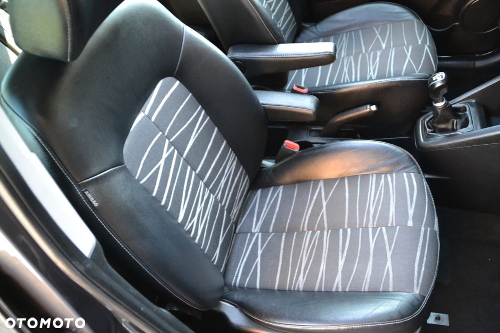 Kia Venga 1.4 CVVT ISG Dream Team Edition - 28