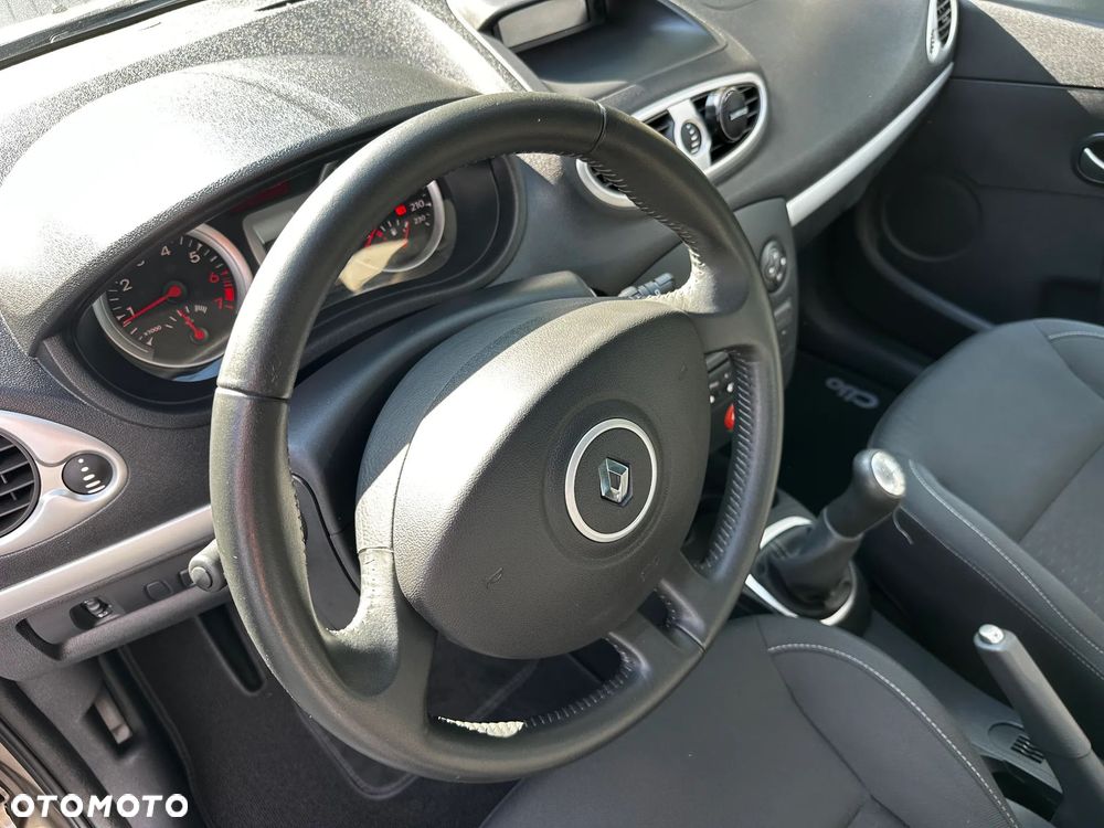 Renault Clio 1.2 16V 75 Expression - 18