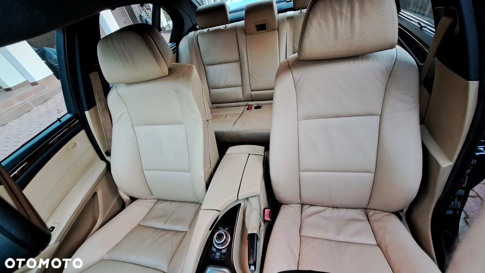 BMW Seria 5 525d - 13