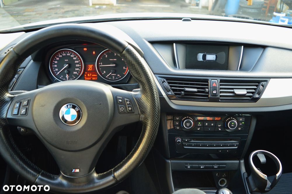 BMW X1 sDrive18d xLine - 12