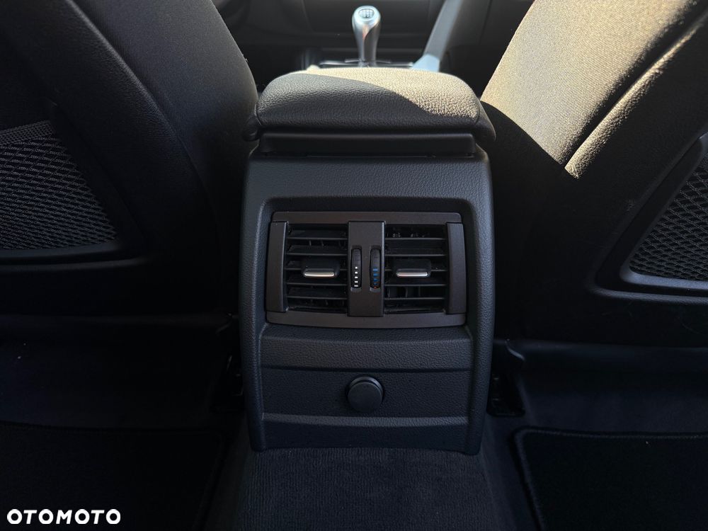 BMW Seria 3 320d - 32
