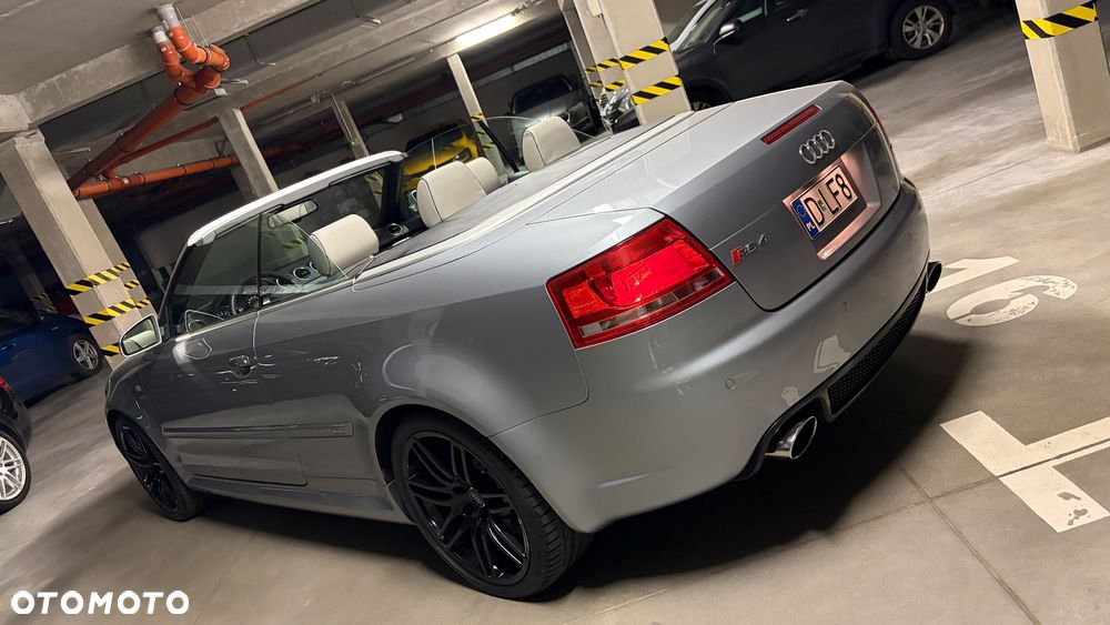 Audi RS4 Cabrio Standard - 15
