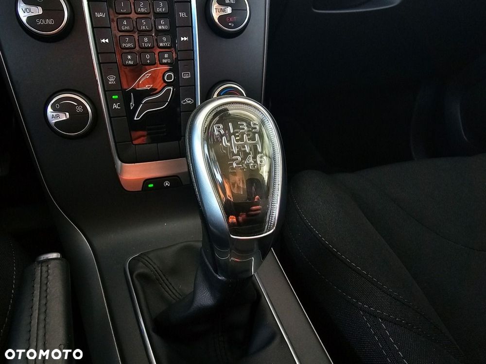 Volvo V40 - 25