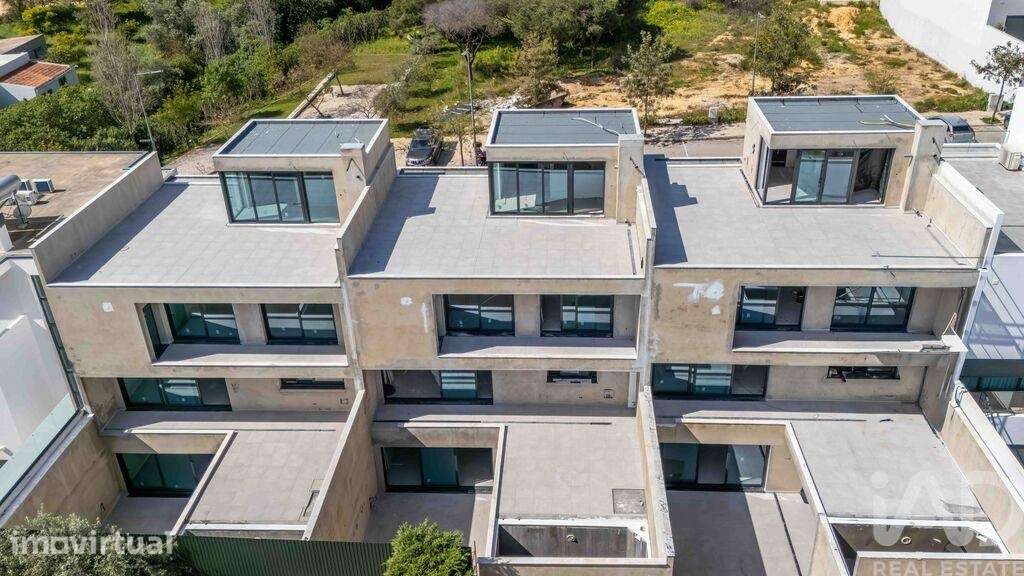 Casa / Villa T3 em Montenegro de 320,00 m2 - Grande imagem: 2/18