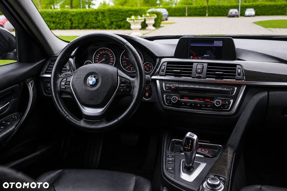 BMW Seria 3 320d xDrive Sport-Aut Luxury Line - 13