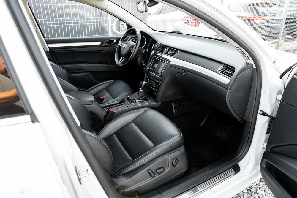 Skoda Superb 2.0 TDI Green tec 4x4 DSG Elegance - 24