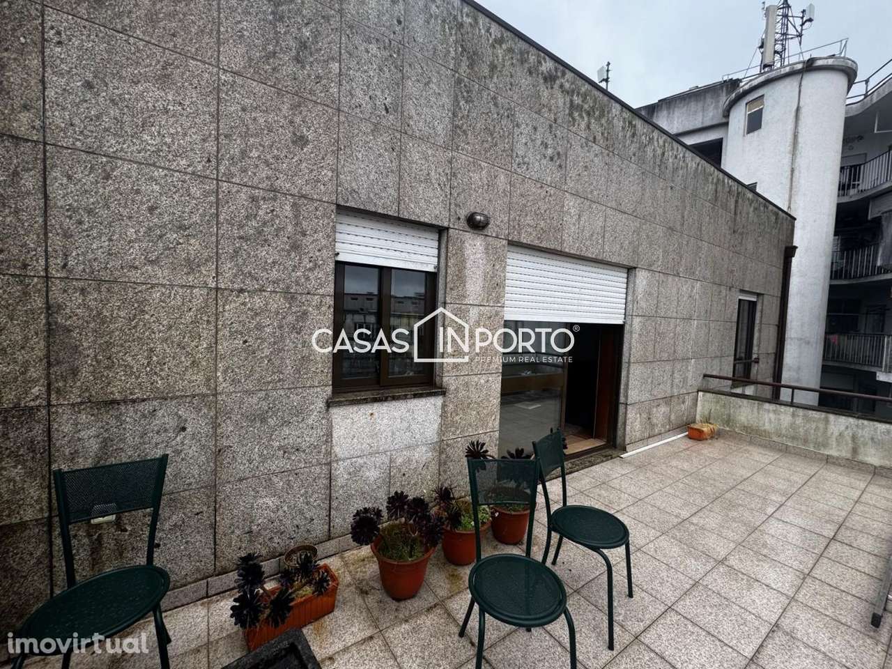 T1 Recuado com Terraço Privativo Próximo do Metro - Grande imagem: 3/14