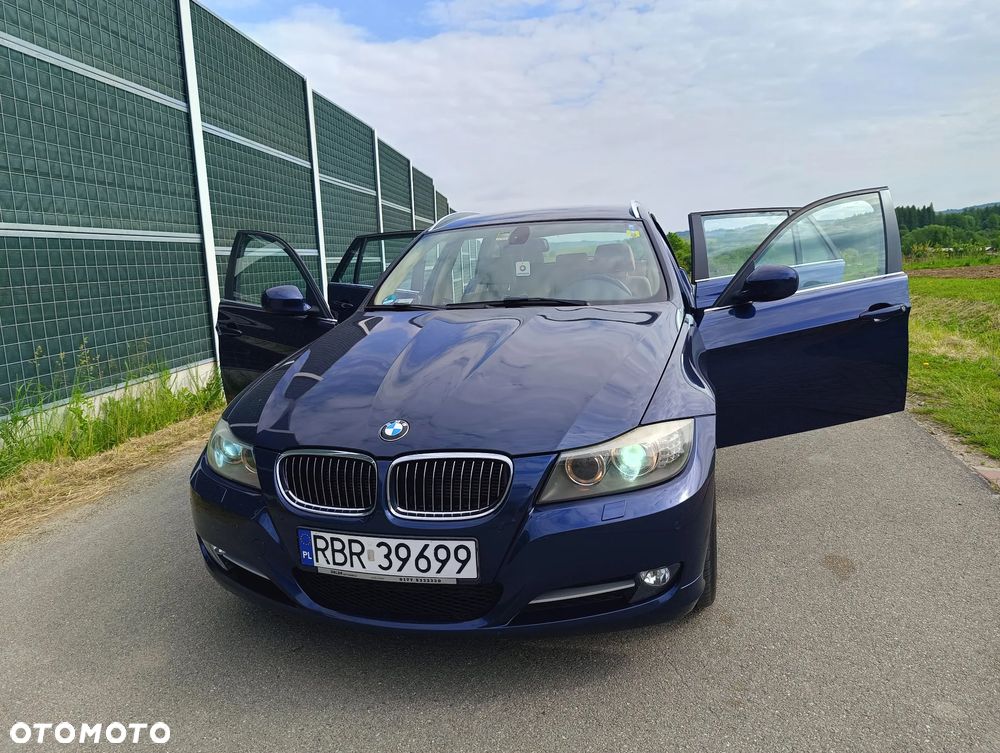 BMW Seria 3 320d xDrive DPF Touring Edition Exclusive - 38