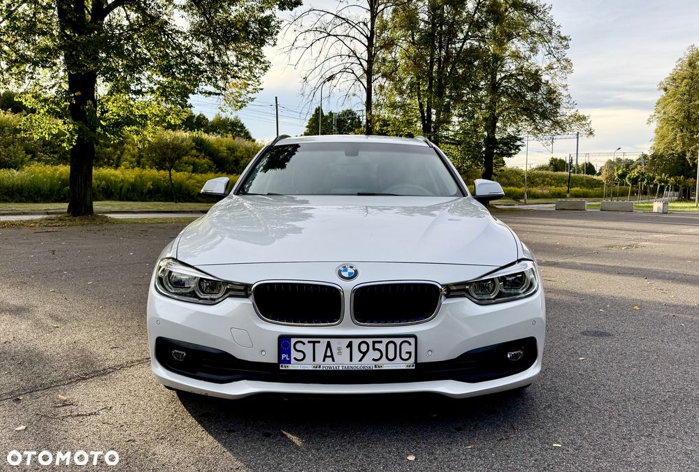 BMW 3 Series 2018 photo 2