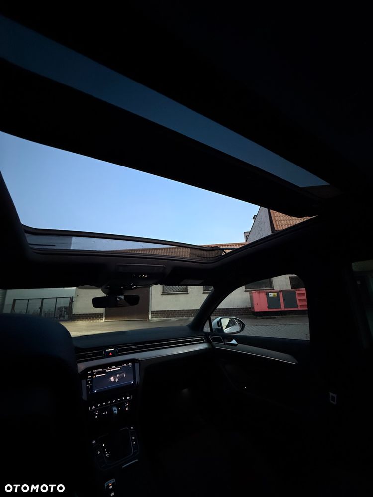 Volkswagen Passat Variant 2.0 TDI SCR DSG Elegance - 30
