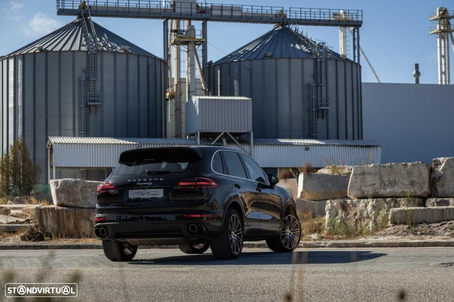 Porsche Cayenne S E-Hybrid - 4