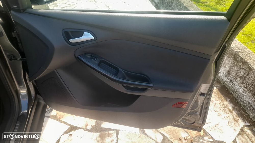 Ford Focus SW 1.0 SCTi Titanium - 45