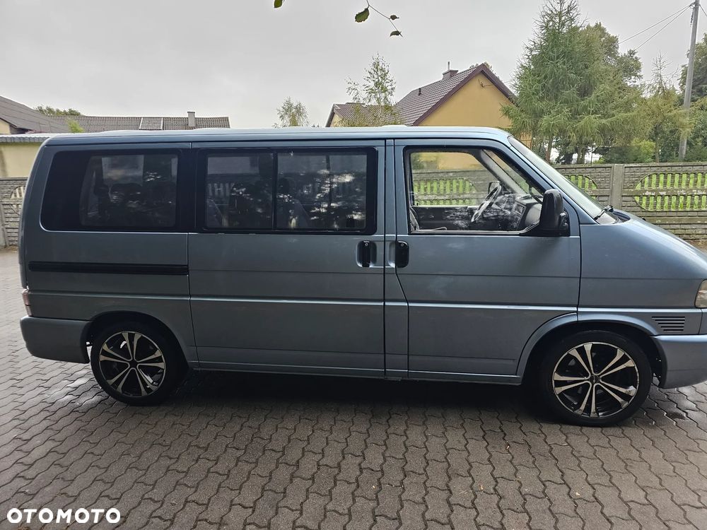 Volkswagen Caravelle - 10