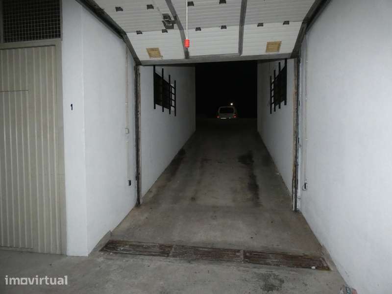 Garagem Espaçosa em Santa Cruz com Excelente Acesso - Grande imagem: 2/16