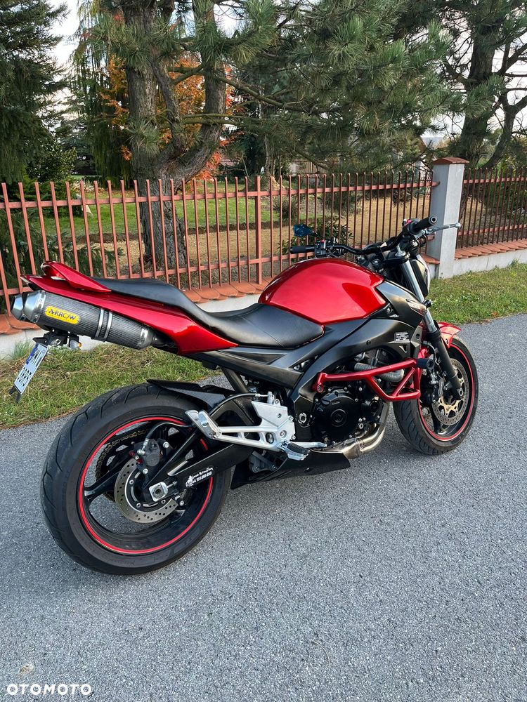 Suzuki GSR - 2