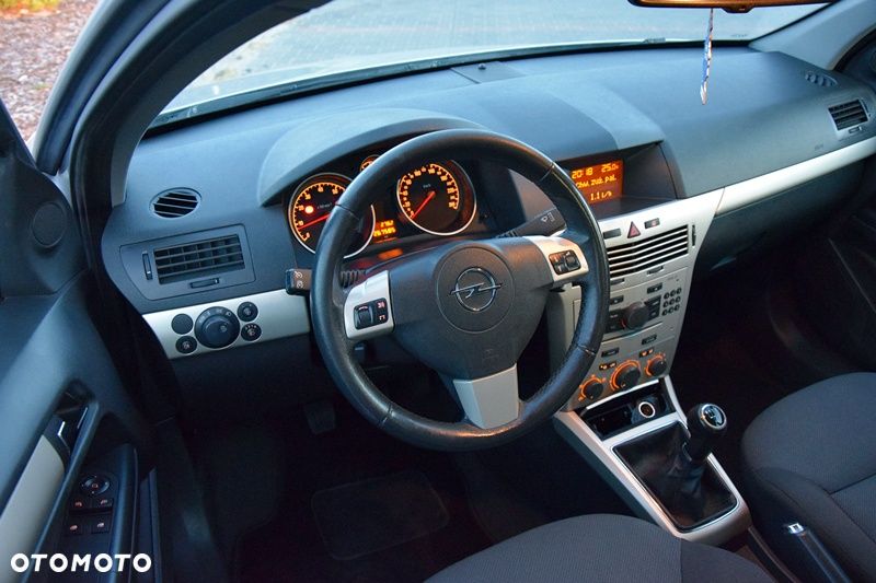 Opel Astra 1.6 Innovation 110 Jahre - 8