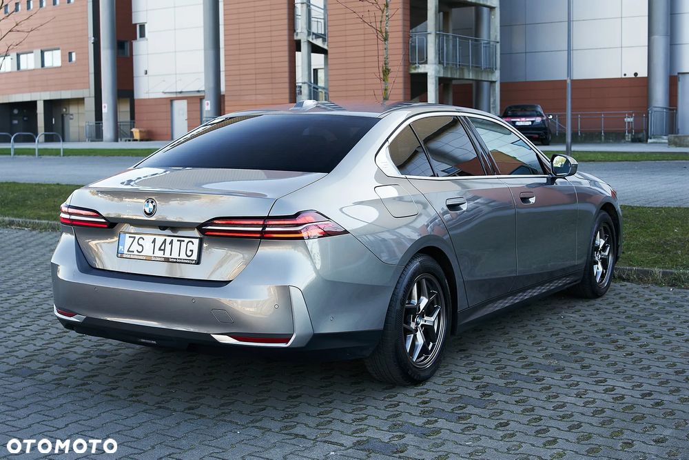 BMW Seria 5 520i mHEV - 39