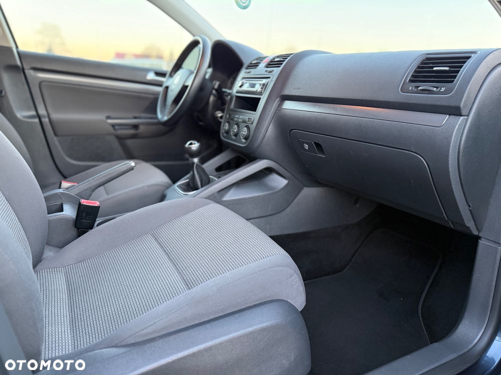 Volkswagen Golf 1.6 Comfortline - 26