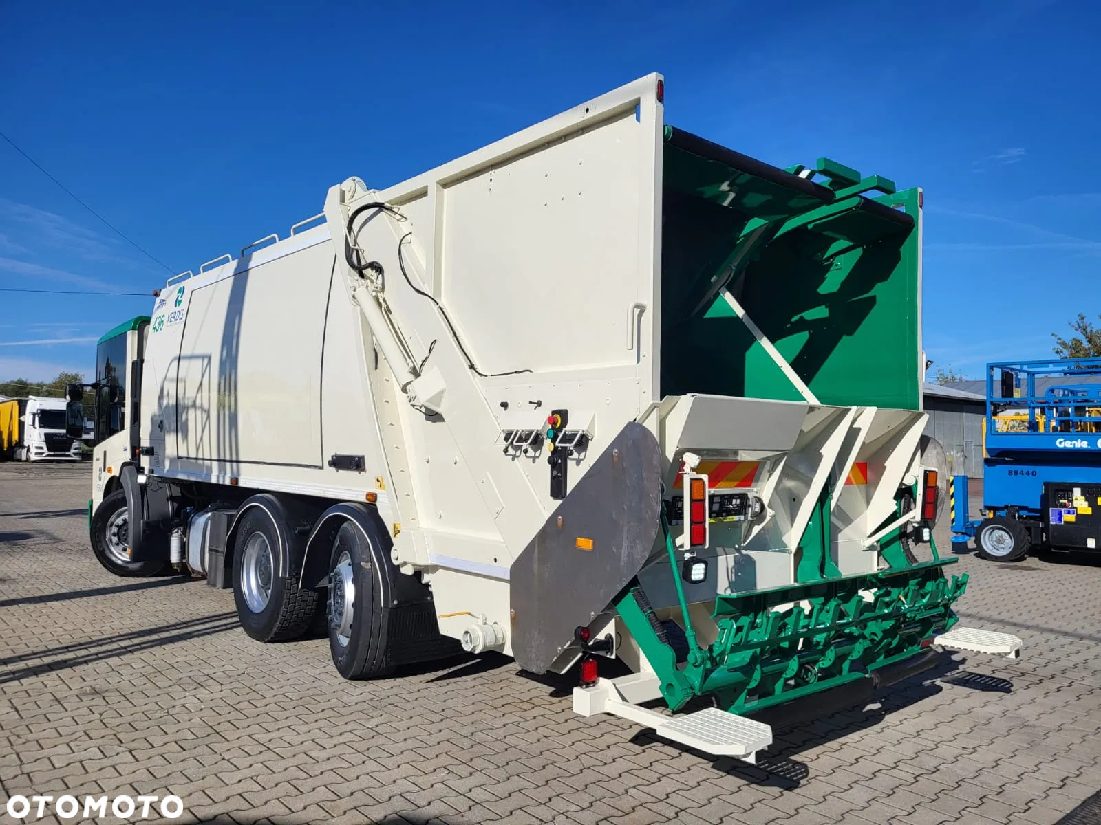 Mercedes-Benz ECONIC 2630 6X2 dwukomorowa - 3