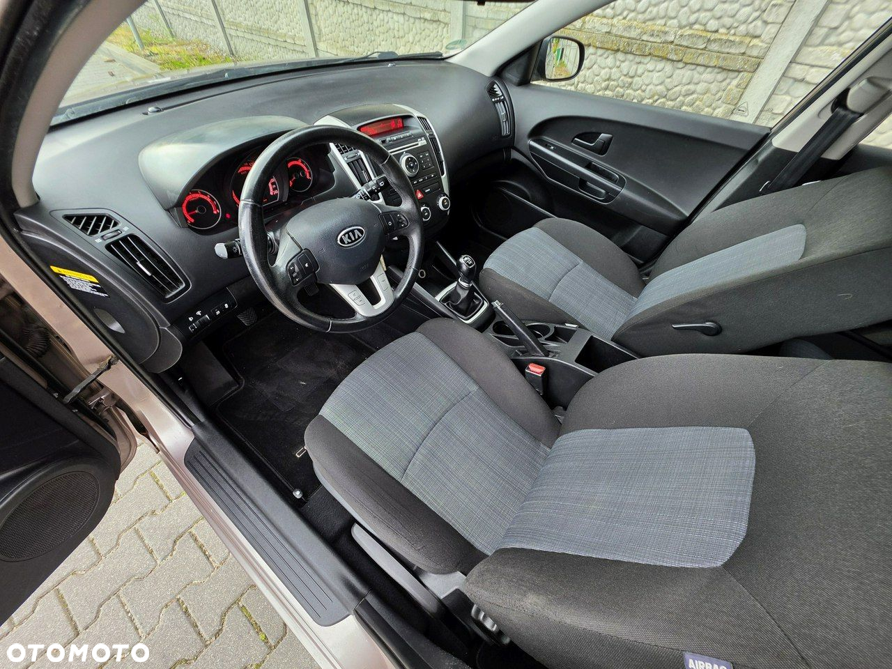 Kia Ceed - 11
