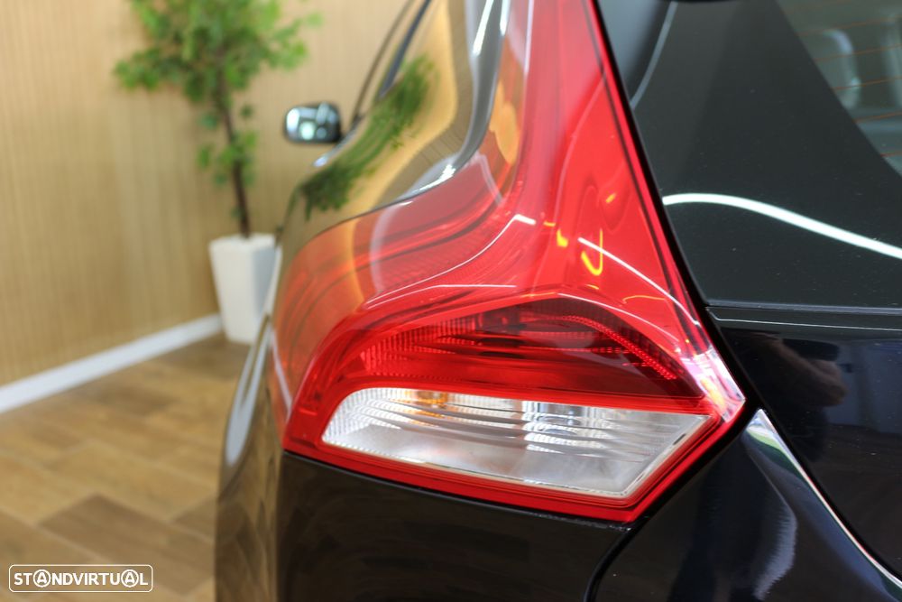 Volvo V40 2.0 D3 Momentum - 35