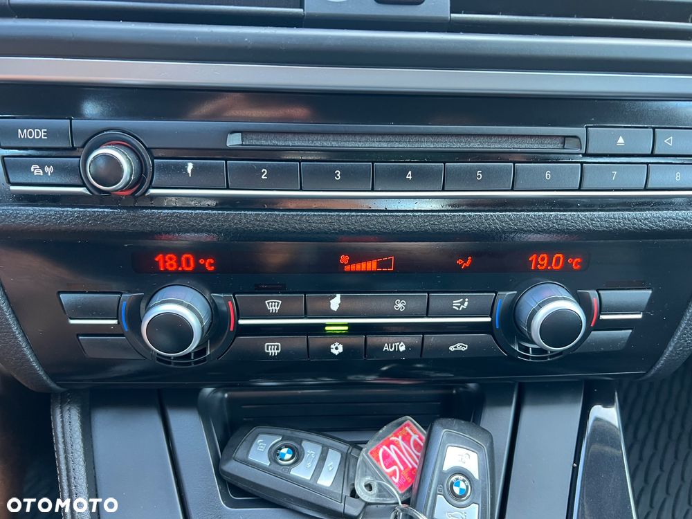 BMW Seria 5 525d - 34