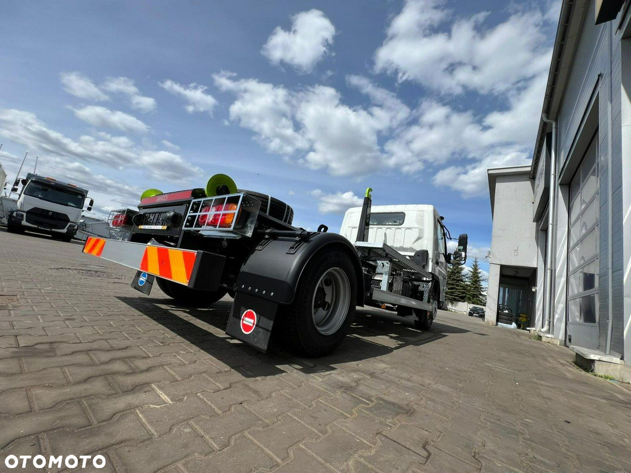 Mitsubishi Fuso - 8