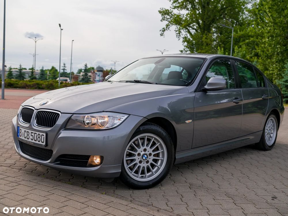 BMW Seria 3 318i Edition Exclusive - 17