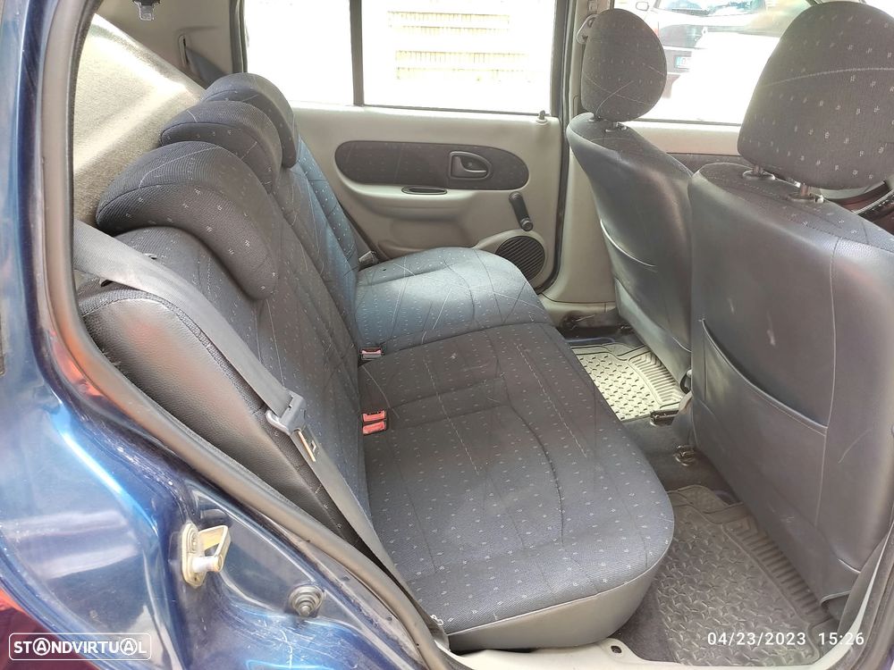 Renault Clio 2002 photo 4