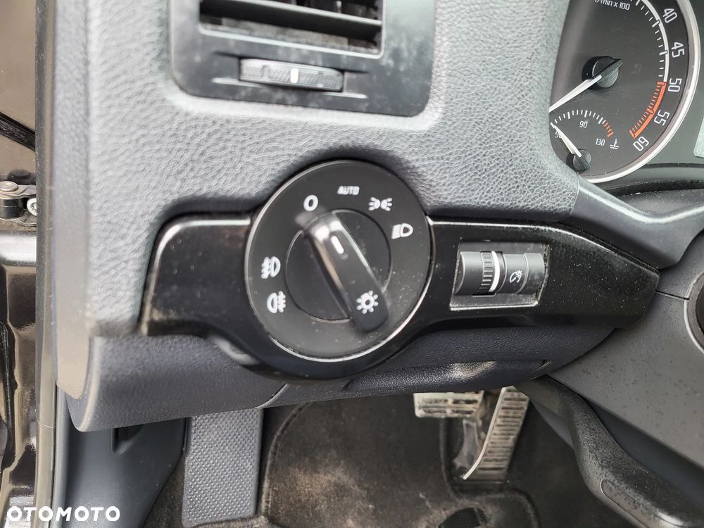 Skoda Octavia Combi 2.0 TDI DPF DSG RS - 11