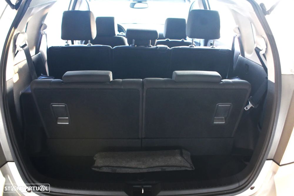 Toyota Corolla Verso 2.2 D-4D Sol - 36