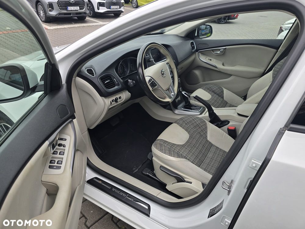 Volvo V40 T3 Drive-E Momentum - 10