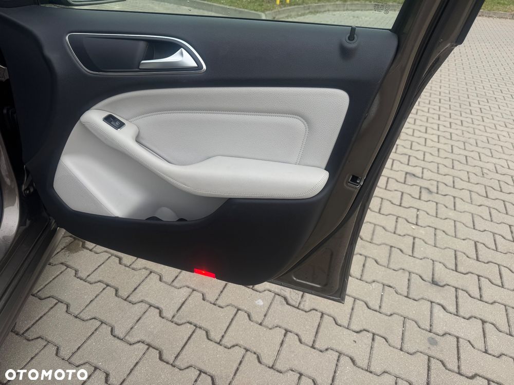Mercedes-Benz Klasa B 180 BlueEFFICIENCY Edition Style - 22