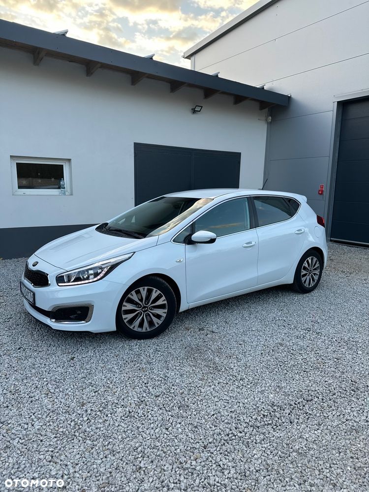 Kia Ceed - 4
