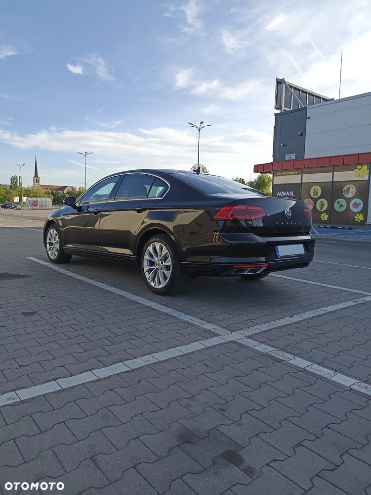 Volkswagen Passat - 4