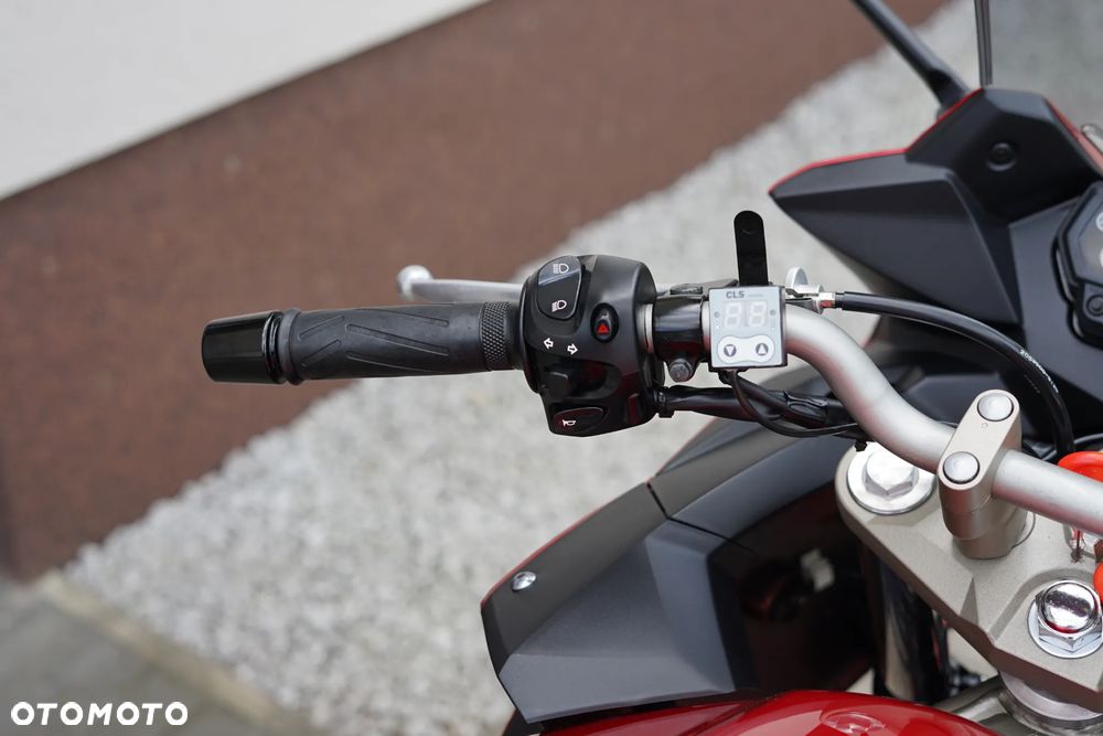 Yamaha XJ - 18