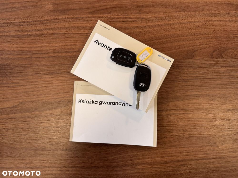 Hyundai Elantra - 25