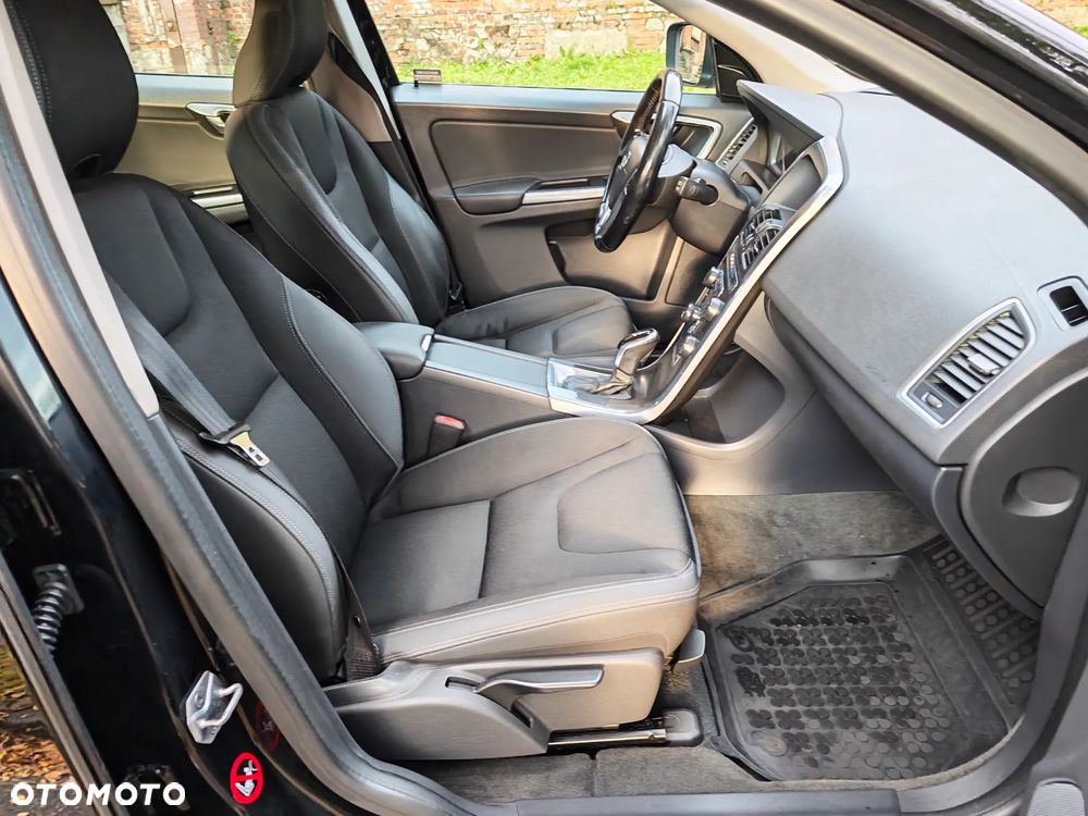 Volvo XC 60 2.4D AWD Momentum - 6