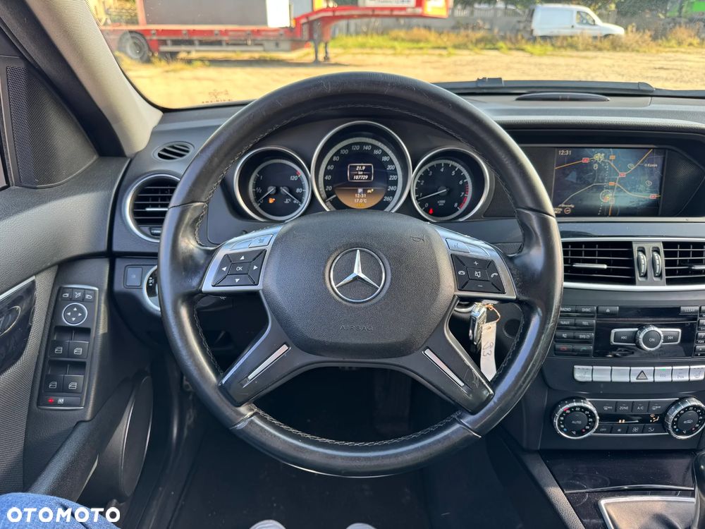 Mercedes-Benz Klasa C 180 BlueEFFICIENCY Elegance - 14