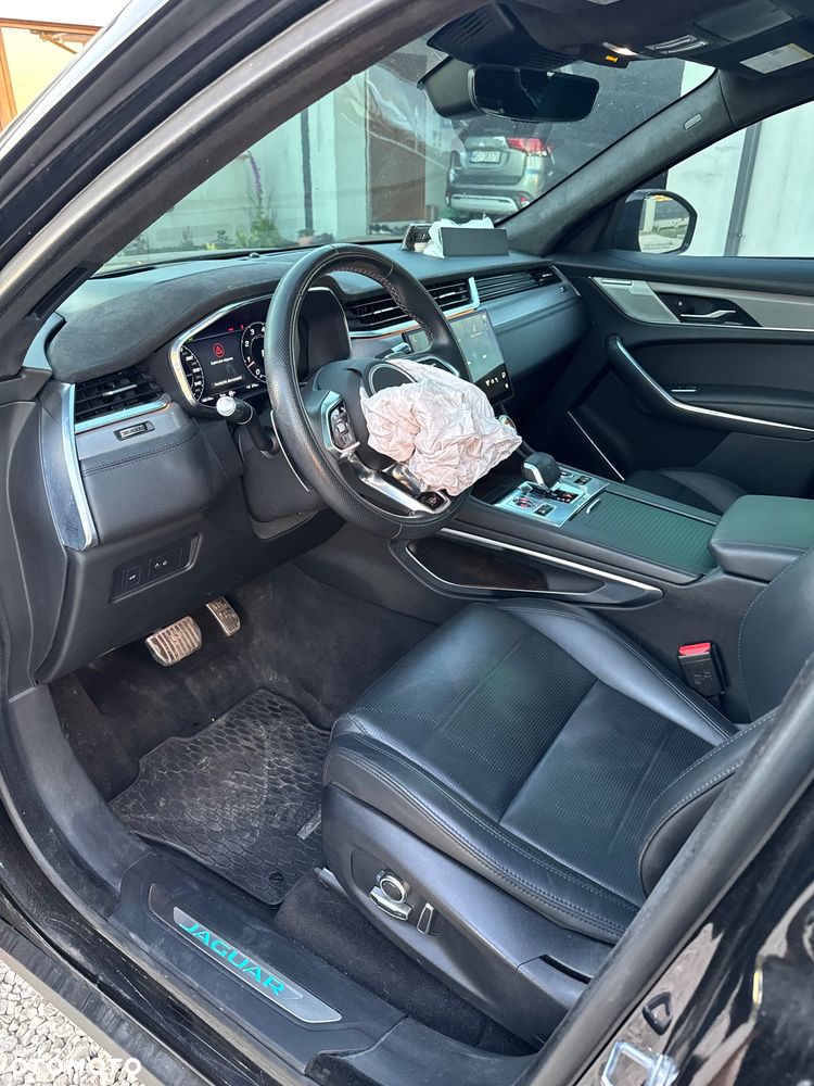 Jaguar F-Pace P550 AWD SVR - 26