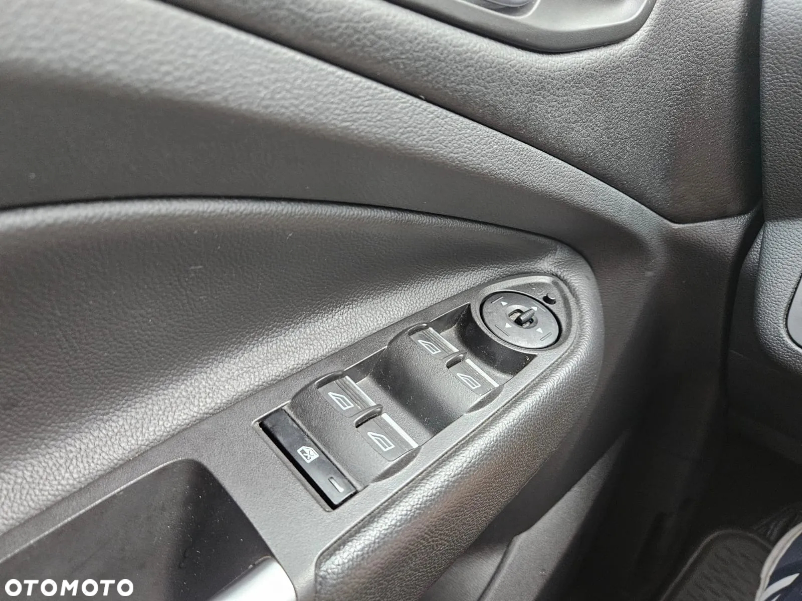 Ford Kuga - 28