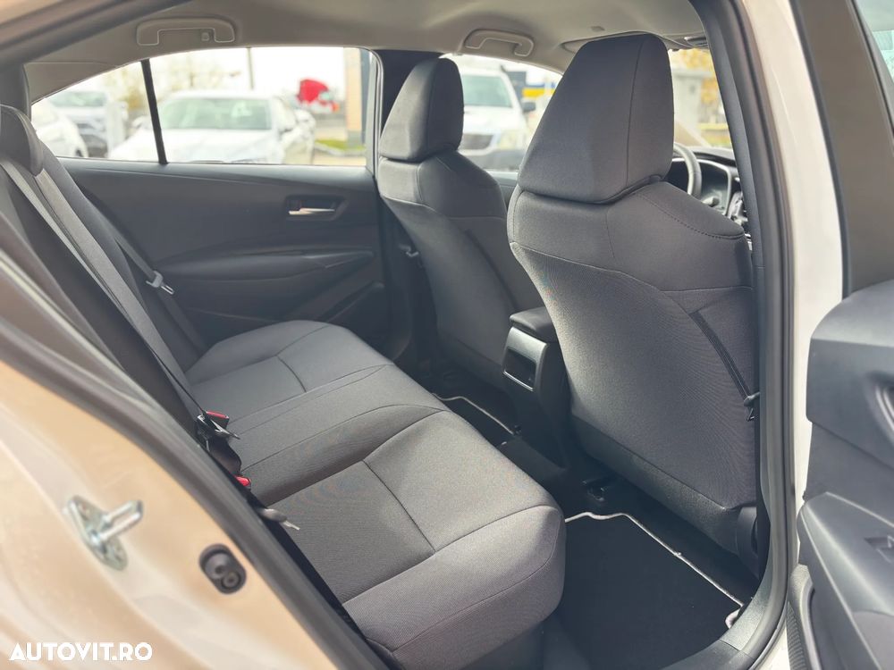 Toyota Corolla Sedan 1.8 HSD Eco - 11