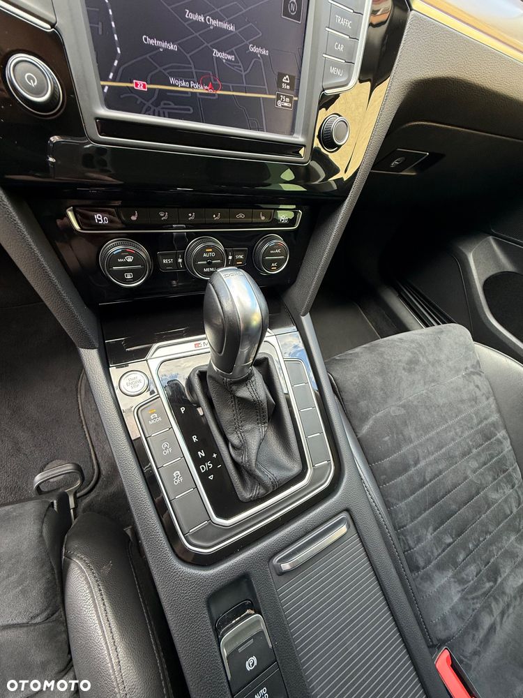 Volkswagen Passat - 12